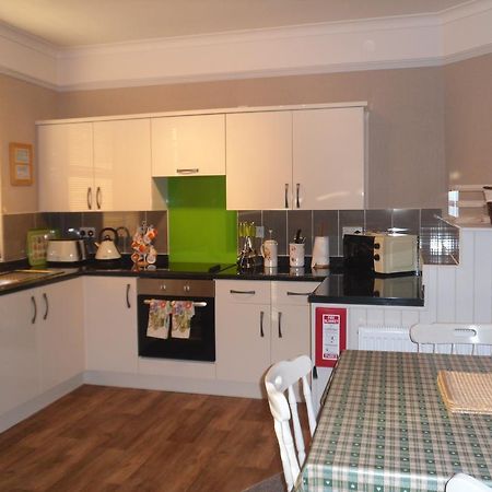 Claremont House Holiday Apartments Лландидно Номер фото