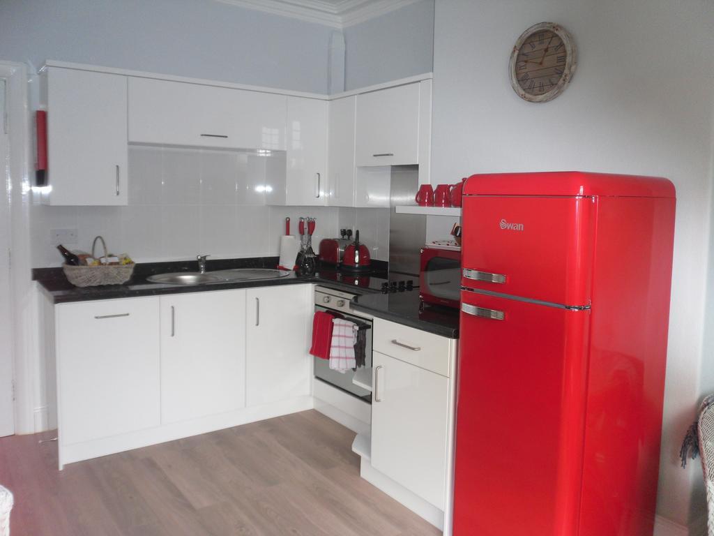 Claremont House Holiday Apartments Лландидно Номер фото